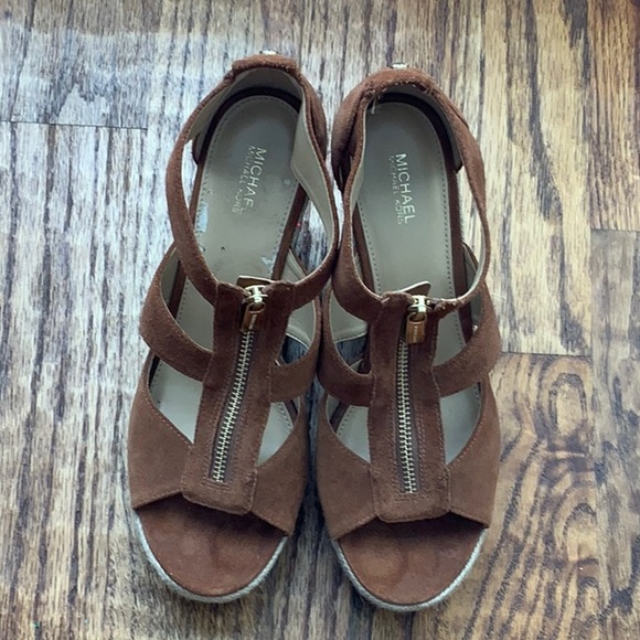 Michael Kors Espadrille sandals. - Picture 6 of 8